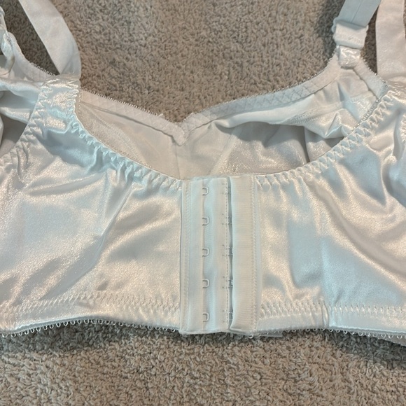 Bali Double Support Wireless Full Coverage Bra 3820 - Picture 6 of 10